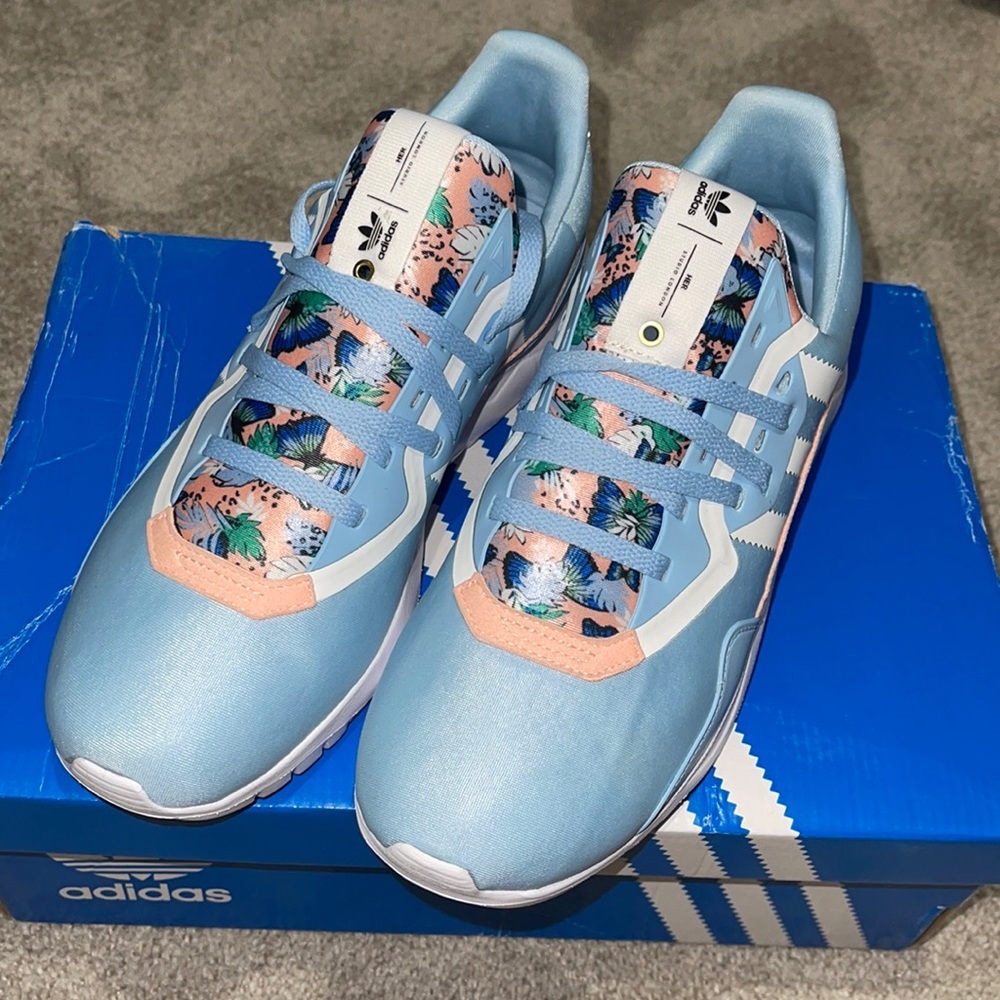 Brand New Adidas HER Flex J Floral Tennis Shoes! Soft and Comfortable W 7.5 / 6Y